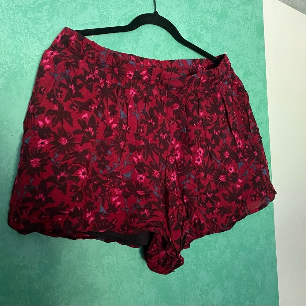 Splendid‎ maroon floral shorts XL - Picture 4 of 6